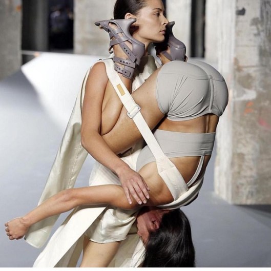 CQQLOU4WsAYHiqu.jpg large